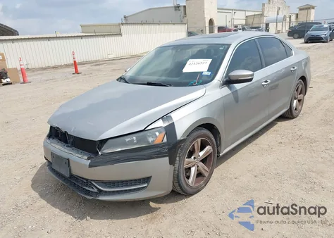 2013 Volkswagen Passat 2.5L Se z USA, uszkodzony, nr VIN 1VWBH7A35DC120218